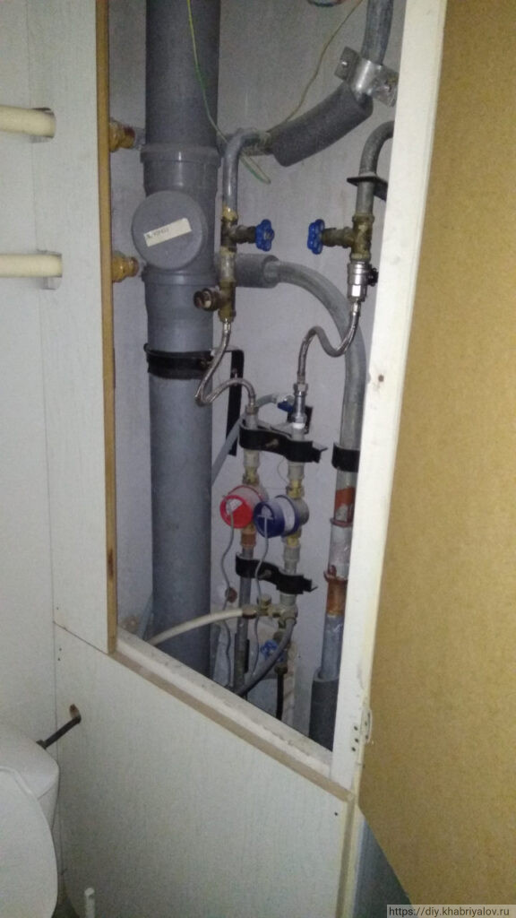 Сантехнический шкаф в квартире в доме П-44Т