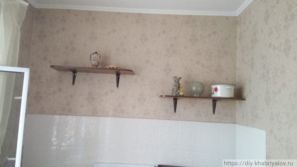 Стена над плитой на кухне в квартире дома П-44Т