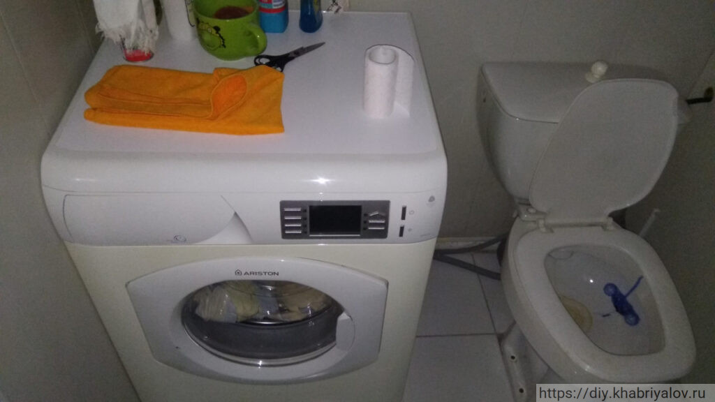 Стиральная машина и унитаз в квартире дома П-44Т
