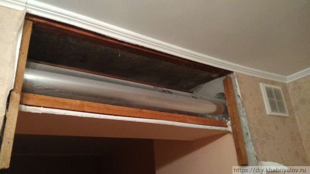 Демонтаж вентиляционного короба санузла в доме П-44Т