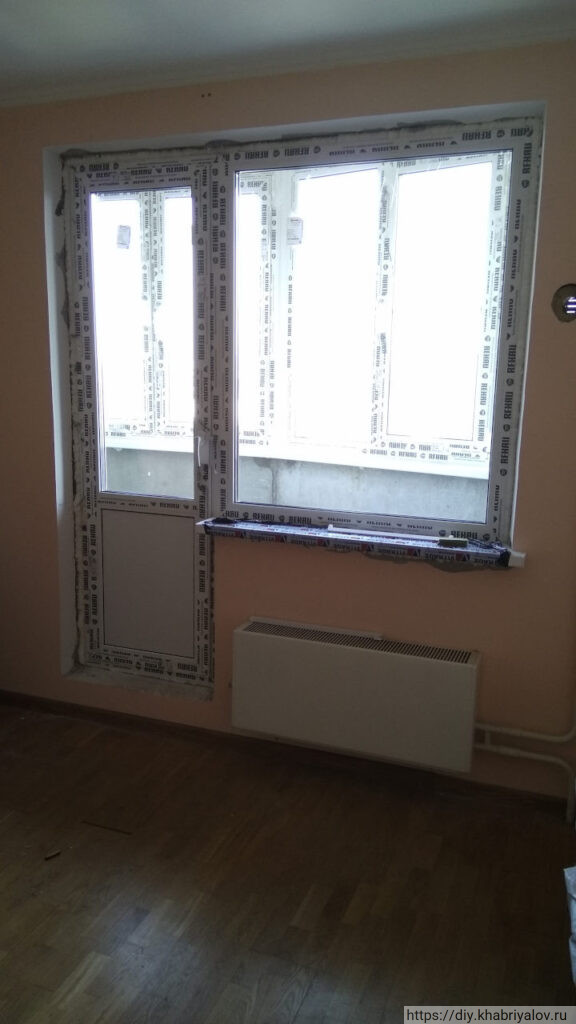 Новые пластиковые окна на балконе REHAU