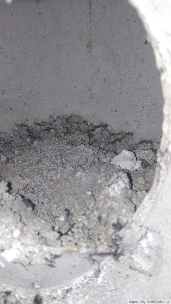 Внутри вентиляционной шахты дома П-44Т