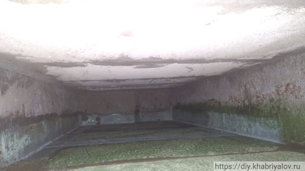 Пространство между перегородками на балконе дома П-44Т