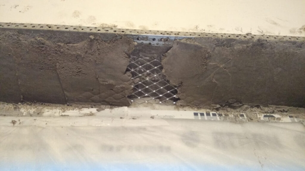 Формирование штукатурных откосов окна кухни