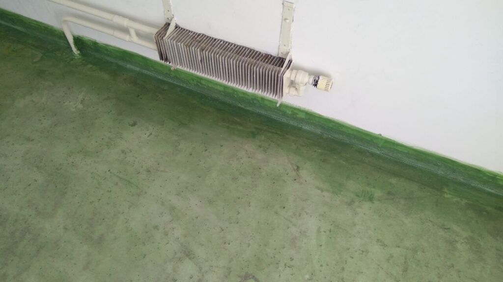 Гидроизоляция под конвектором отопления.