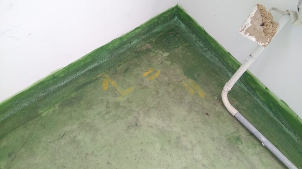 Гидроизоляция после высыхания становится полупрозрачной