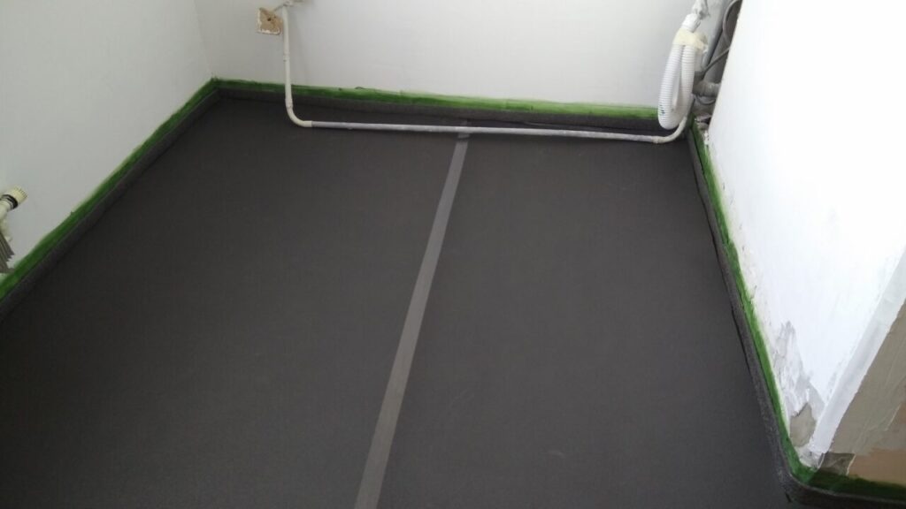 Укладка звукоизоляции Пенолон Акустик на кухне