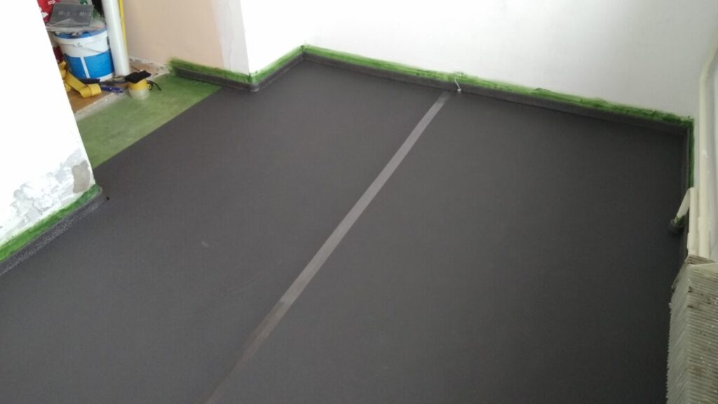 Укладка звукоизоляции Пенолон Акустик на кухне