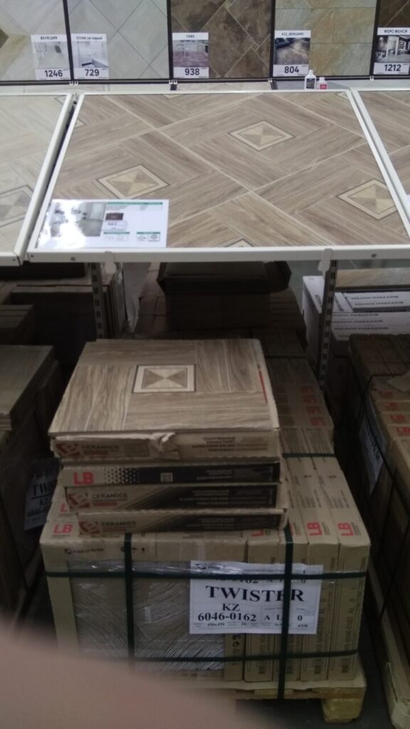 Плитка Twister (LB Ceramics) тёмная в Леруа Мерлен (11 мая 2019 года)