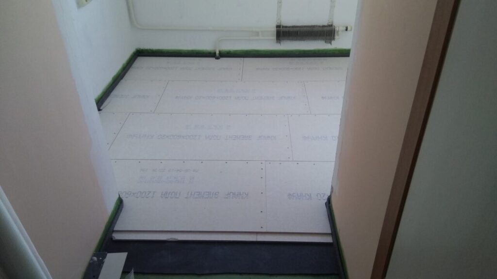 Черновой пол из листов КНАУФ-суперпол на кухне