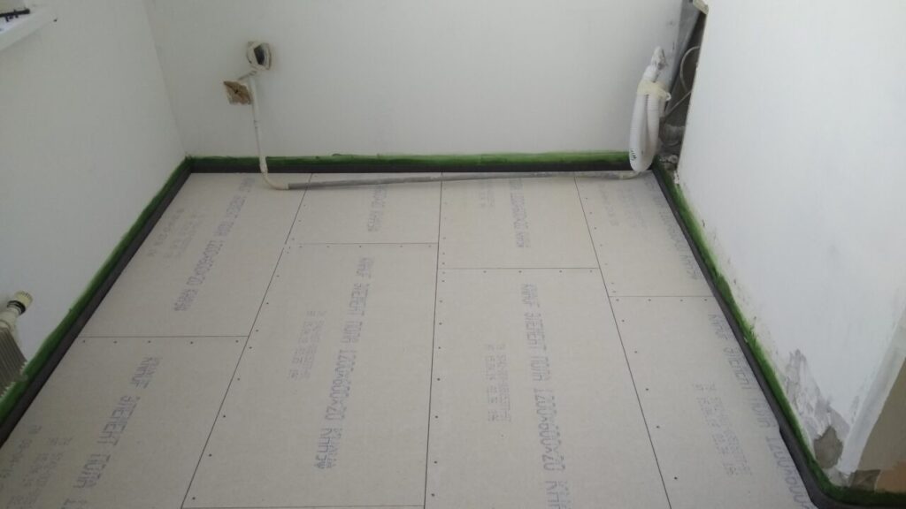 Черновой пол из листов КНАУФ-суперпол на кухне