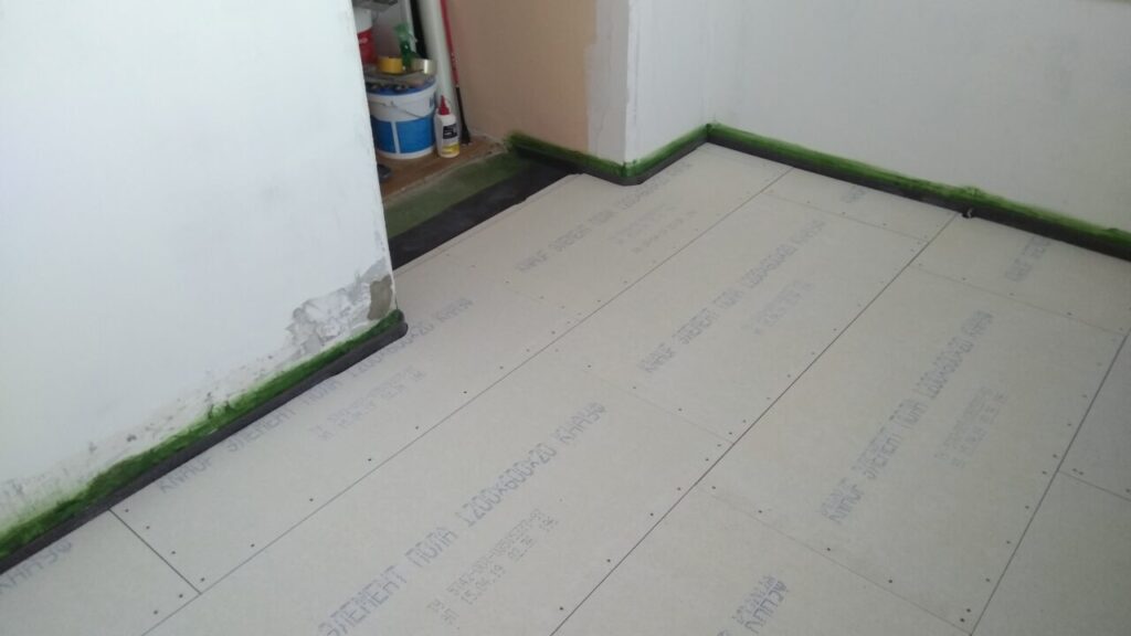 Черновой пол из листов КНАУФ-суперпол на кухне