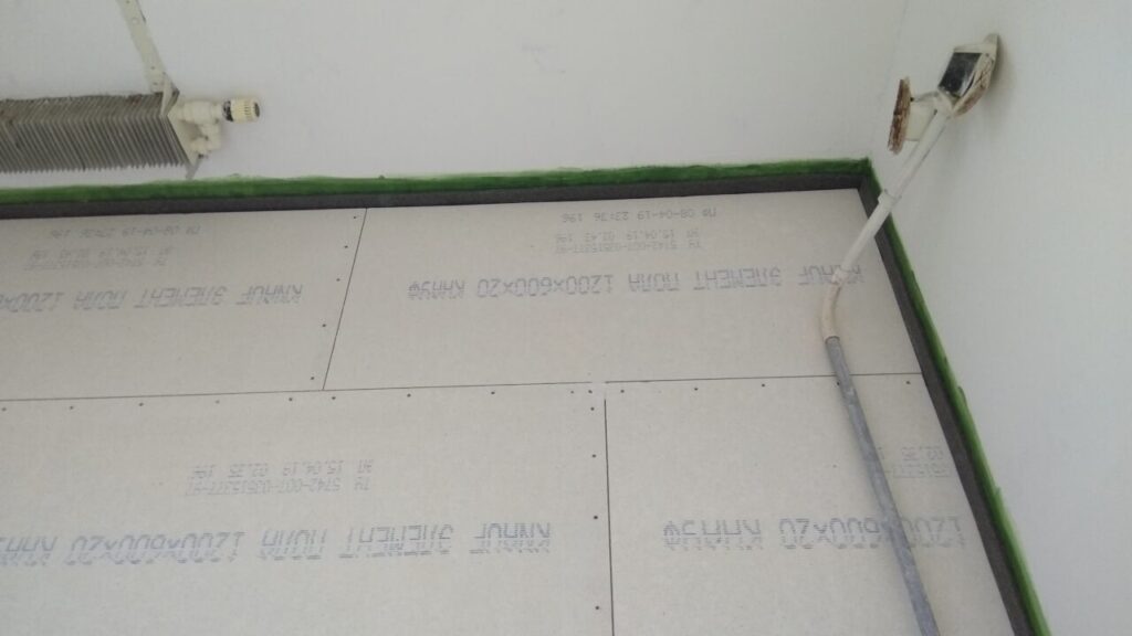 Черновой пол из листов КНАУФ-суперпол на кухне